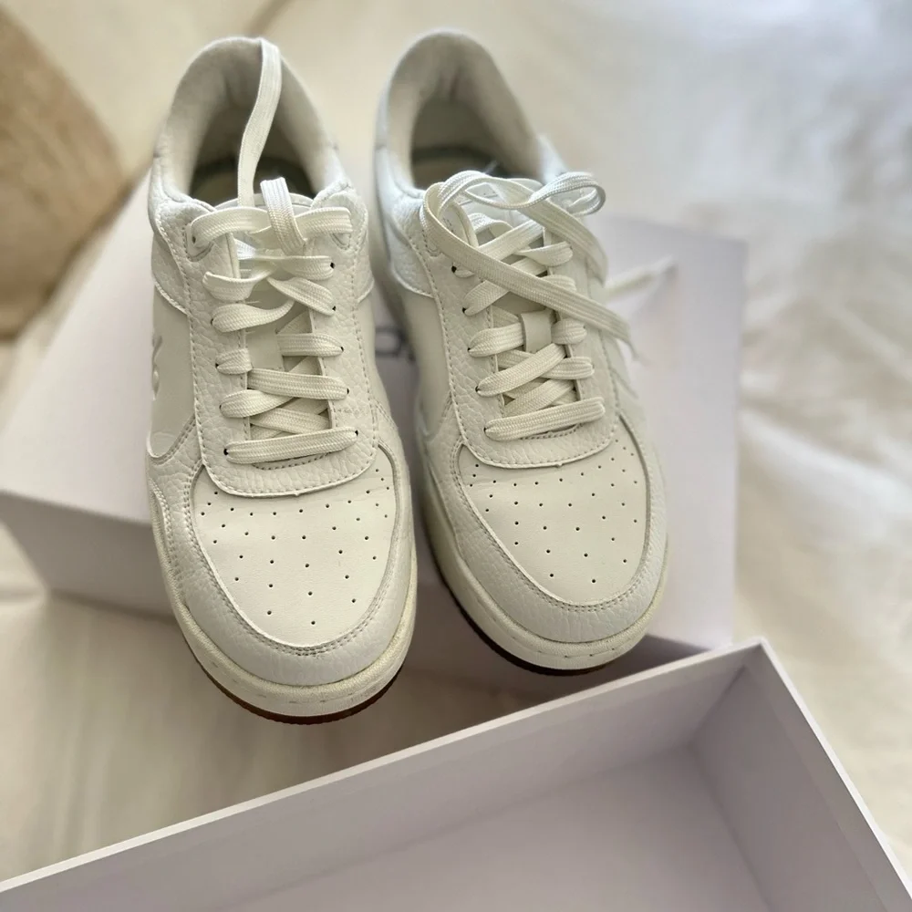 Alo Yoga Recover white gum sneakers